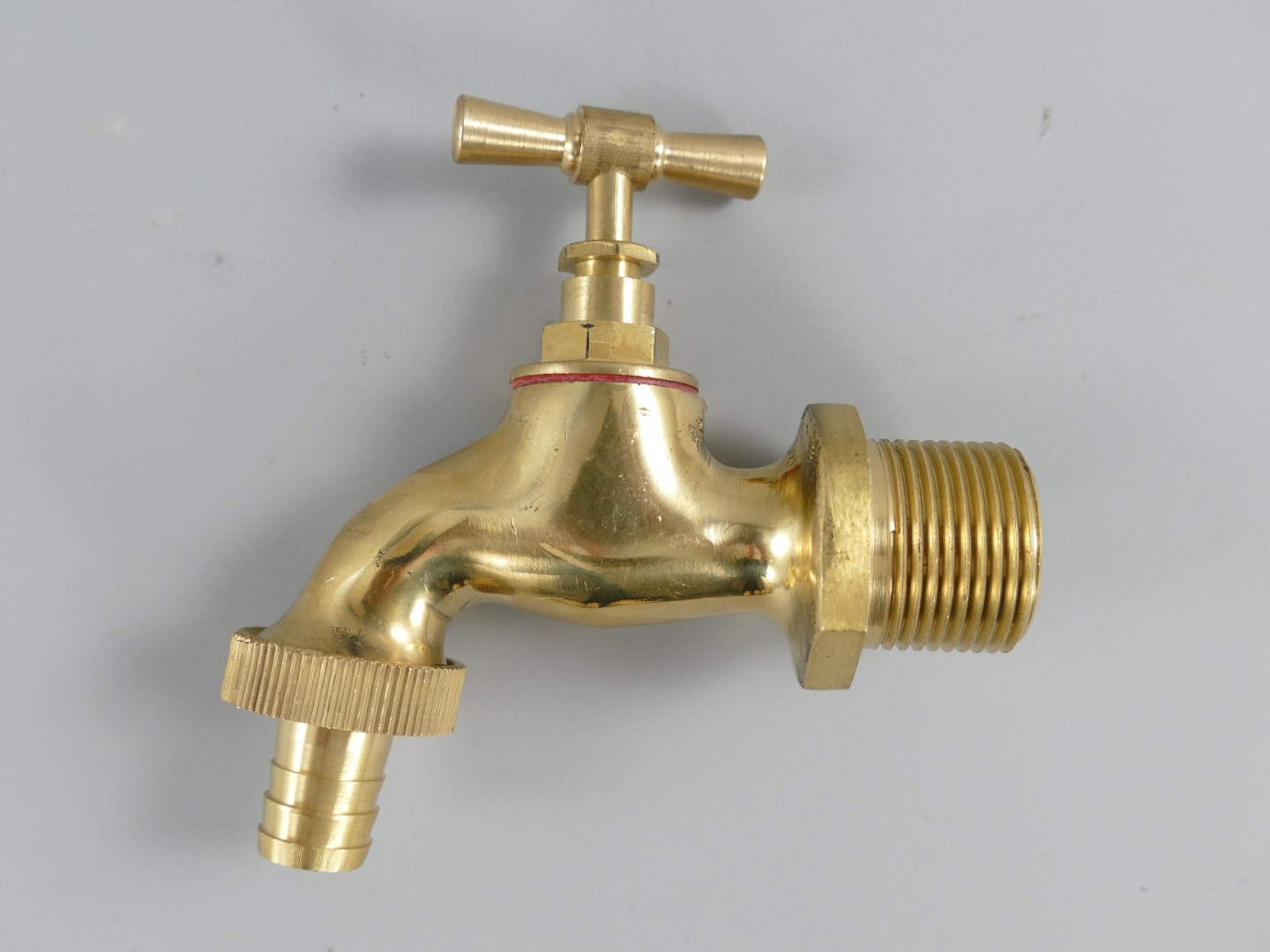 *NT Wasserhahn(3/4''') Messing L.10x11x3cm(CH) *NT Wasserhahn(3/4''') Messing L.10x11x3cm(CH)