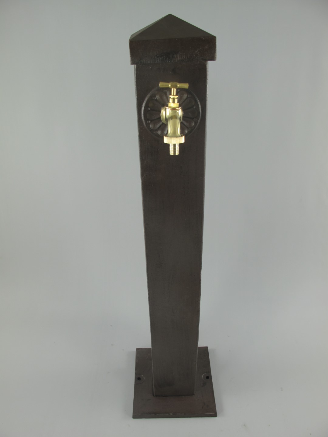 Zapfsäule Eckig Alu. rust. braun Mes. Hahn H.93cm Zapfsäule Eckig Alu. rust. braun Mes. Hahn H.93cm