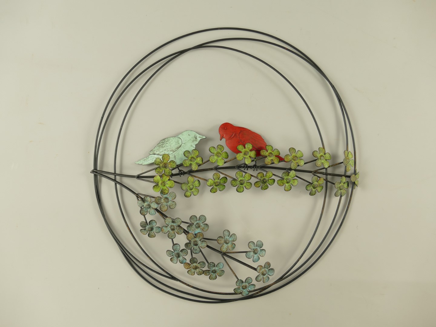 Wandornament Vögel mit Blumen Eisen farbig D.40cm Wandornament Vögel mit Blumen Eisen farbig D.40cm