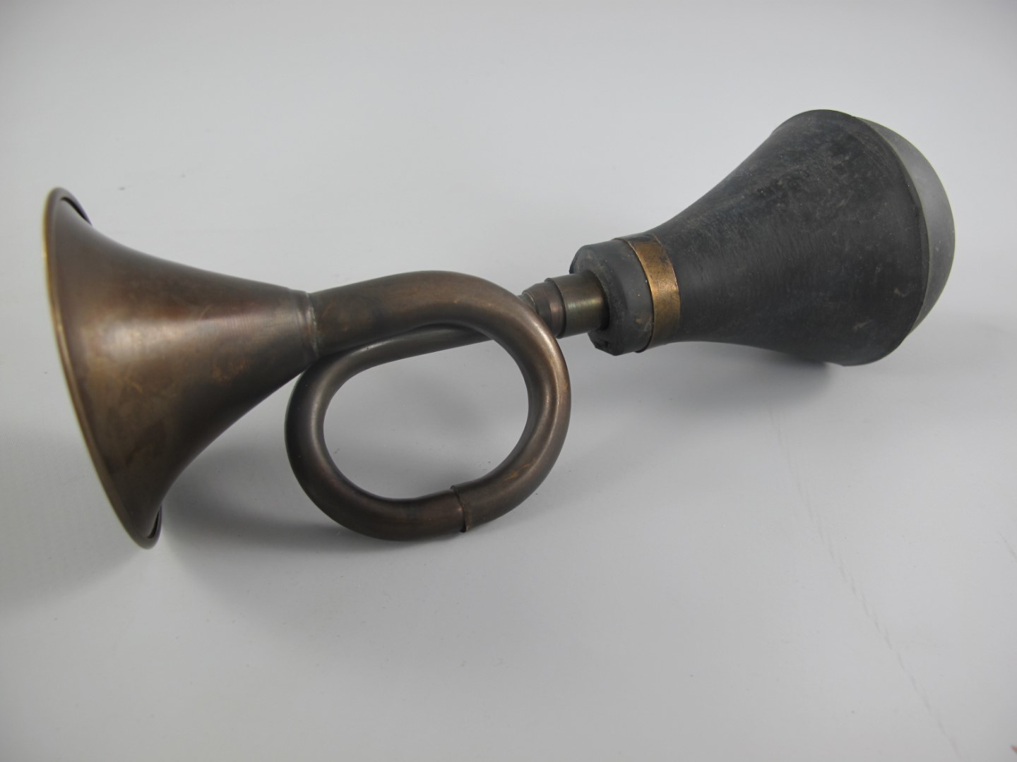 244001A-Ba Autohorn Messing brüniert L.20cm