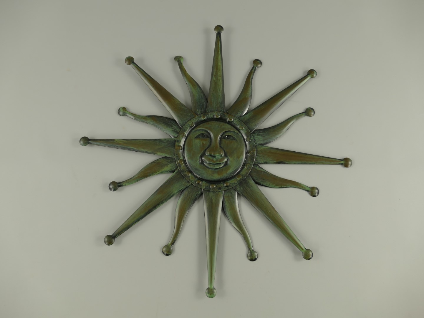 Wandornament SONNE Eisen rustik Grau-Grün D.60cm Wandornament SONNE Eisen rustik Grau-Grün D.60cm