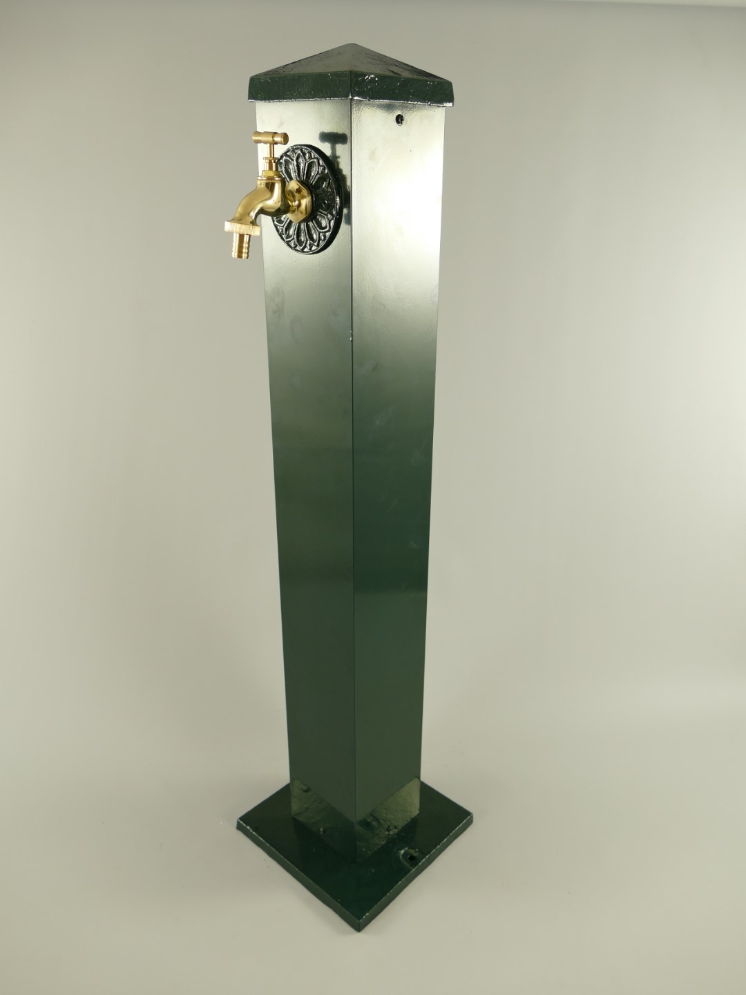 Zapfsäule Alu. grün Messing Hahn H.93cm Zapfsäule Alu. grün Messing Hahn H.93cm