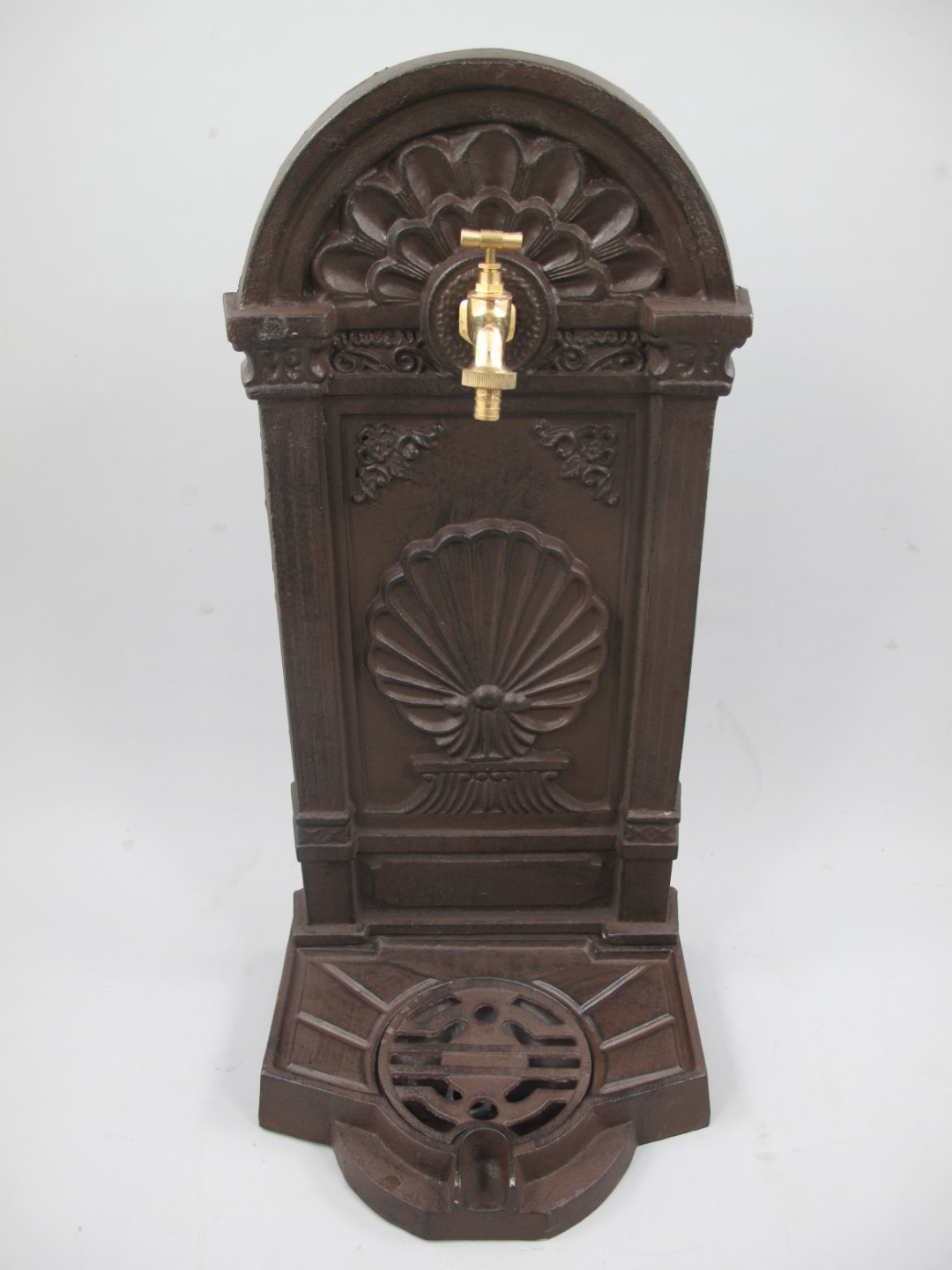 *ANG. Stehbrunnen Gußeisen rustik. braun H.69x33cm *ANG. Stehbrunnen Gußeisen rustik. braun H.69x33cm