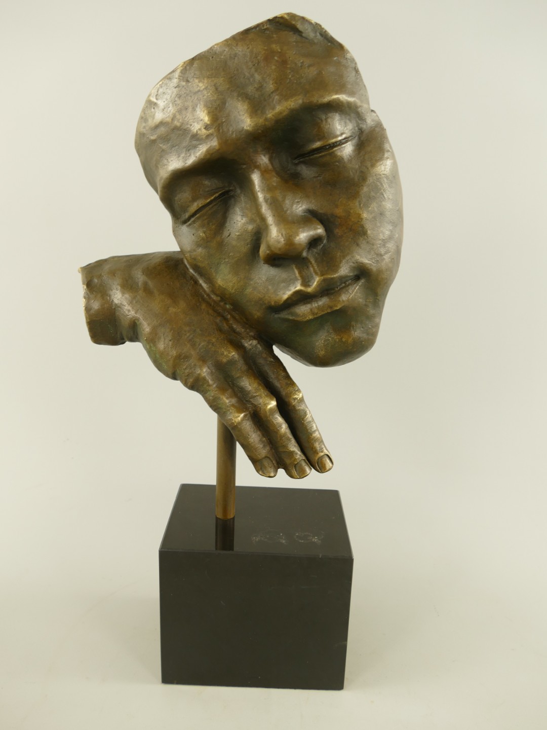 Figur Bronze Gesicht mit Hand H.43x22x11cm