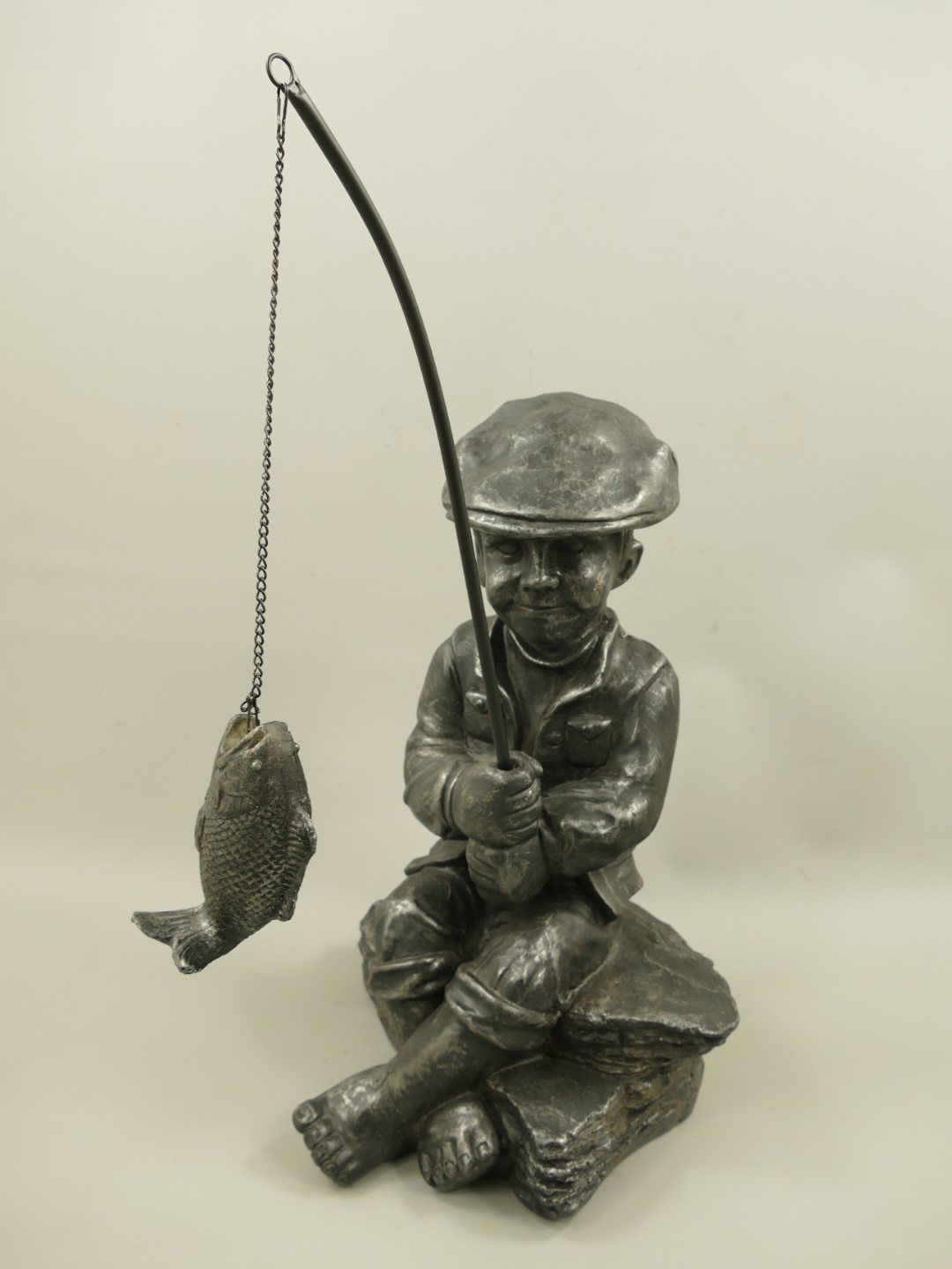 (*)Kind mit Angel Kunstst.(MGO) Grau farb. H.60cm (*)Kind mit Angel Kunstst.(MGO) Grau farb. H.60cm