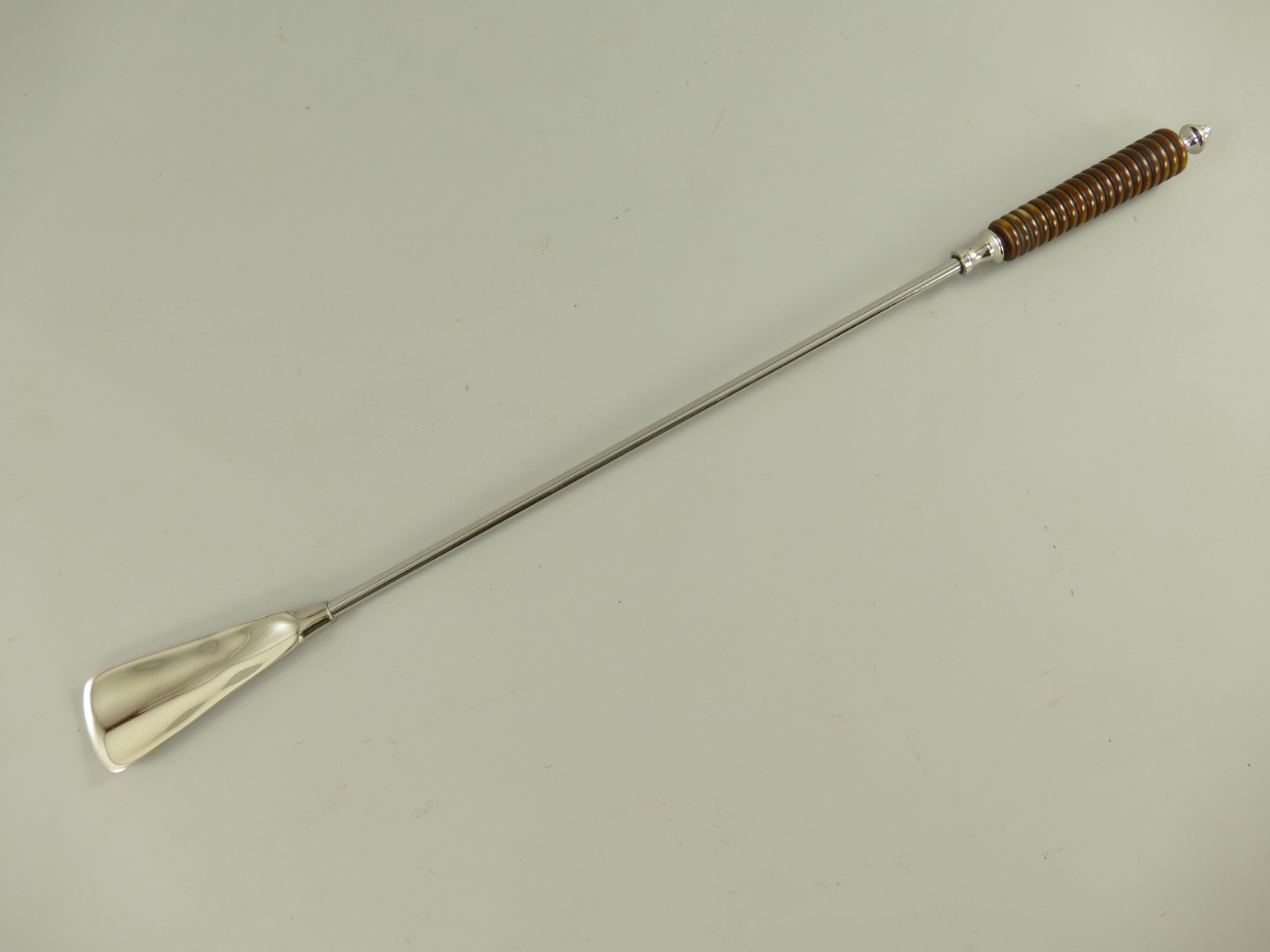 Schuhanzieher vernickelt griff braun L.62x5cm Schuhanzieher vernickelt griff braun L.62x5cm