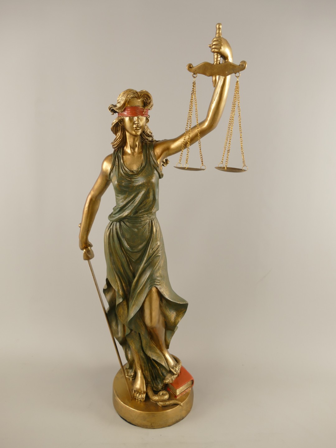 Justitia Polystein farbig H.82x36x21cm