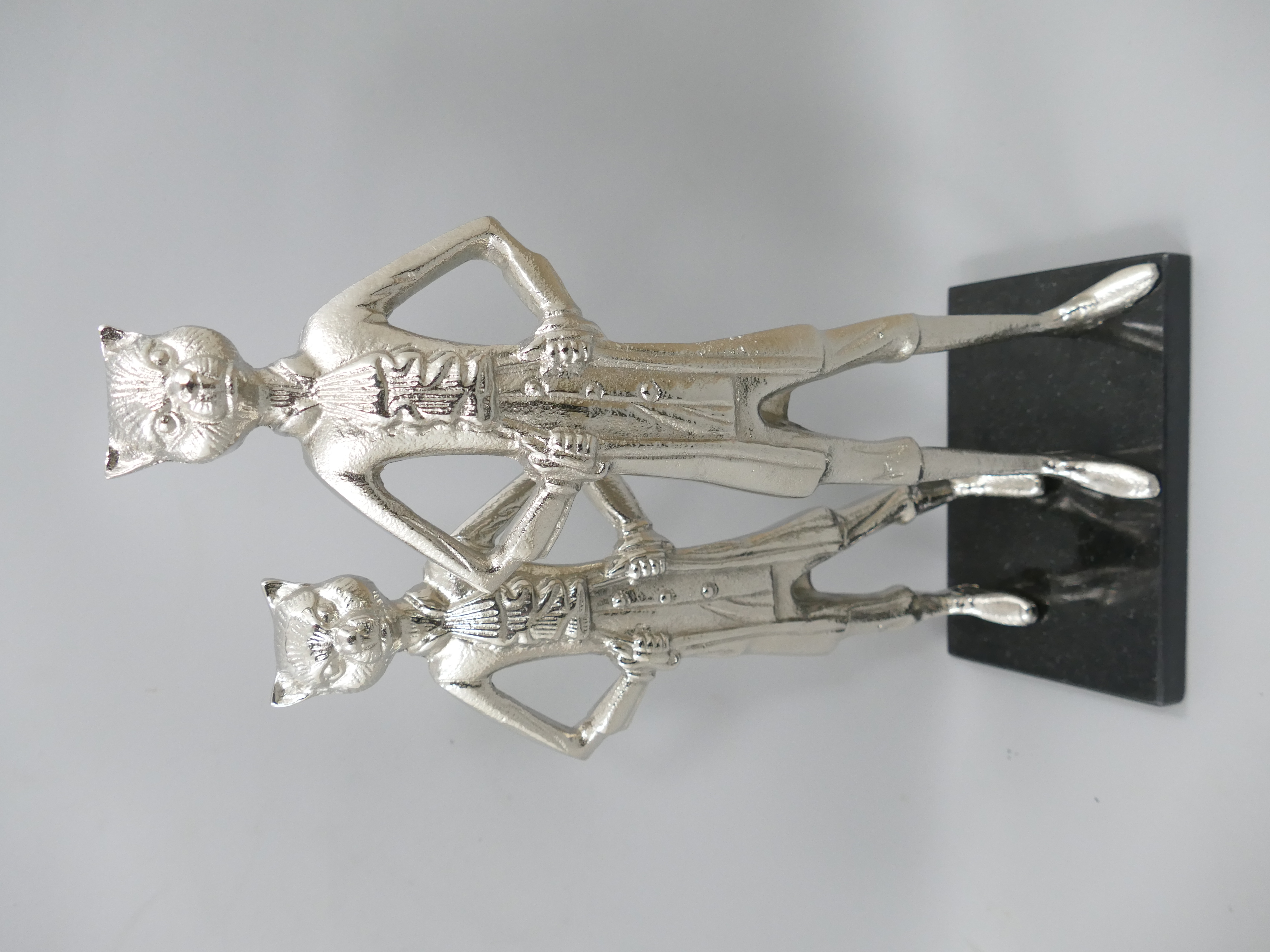 Katze Alu Vernickelt mit Marmorfuß H.37x17cm