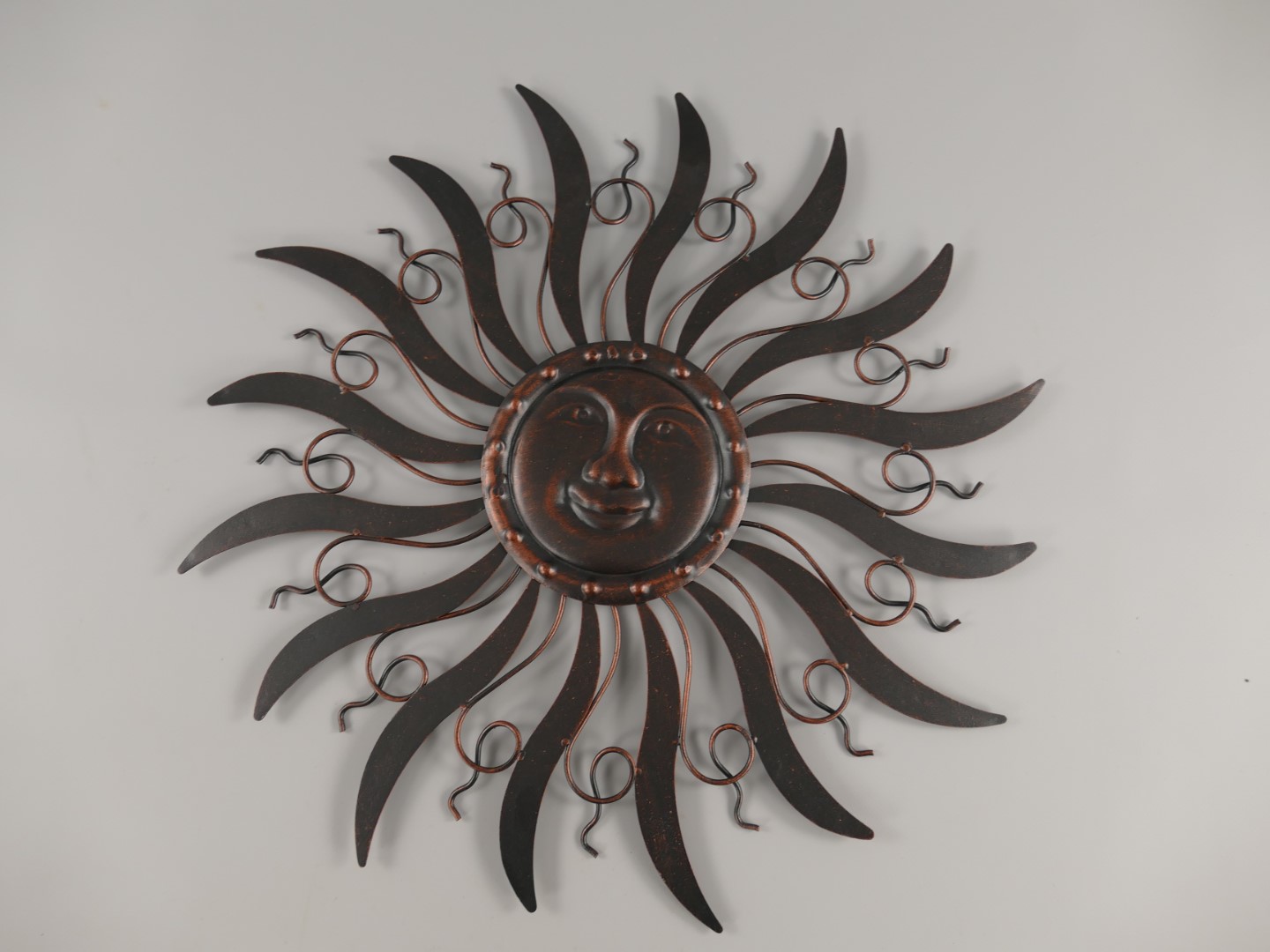 Wandornament SONNE Eisen Kupfer ant. Braun D.53cm Wandornament SONNE Eisen Kupfer ant. Braun D.53cm