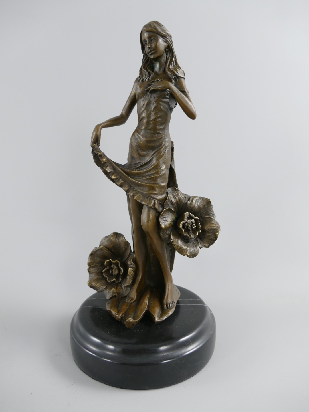 Figur Bronze Frau mit Blumen H.25x12cm Figur Bronze Frau mit Blumen H.25x12cm