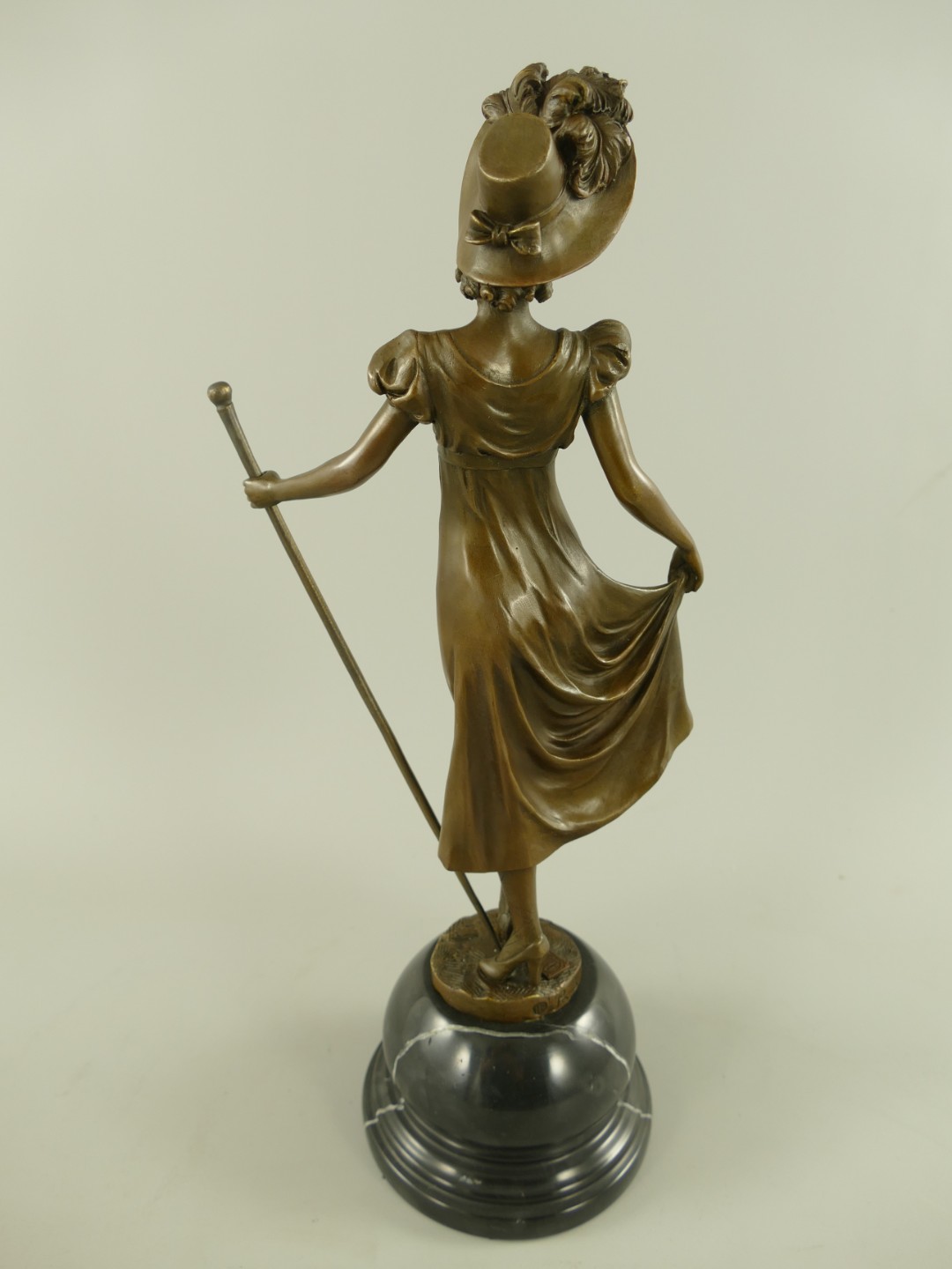 Figur Bronze Dame mit Spazierstock H.40cm