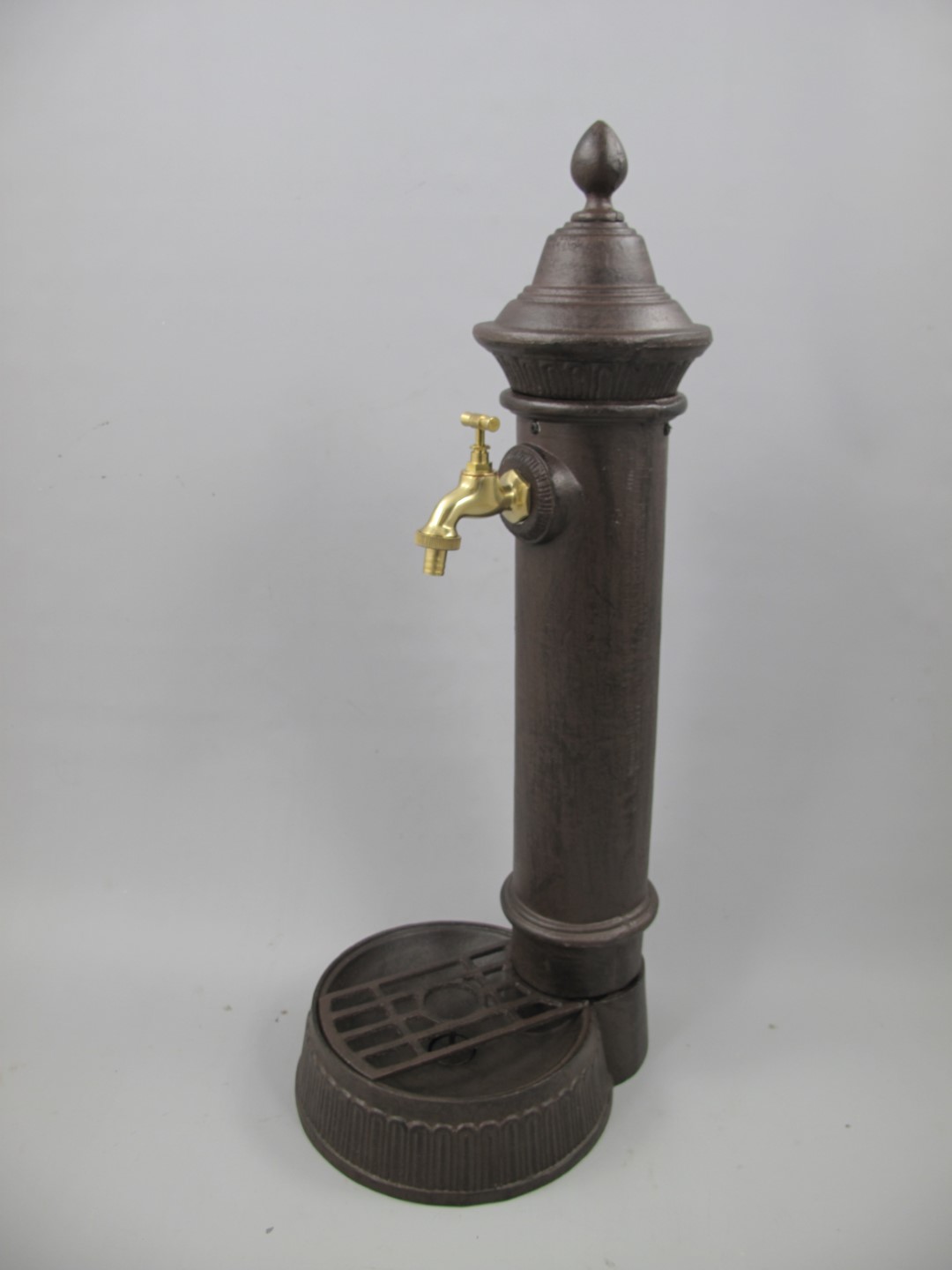 Zapfsäule Rund Alu. rust. braun Mes. Hahn H.75cm Zapfsäule Rund Alu. rust. braun Mes. Hahn H.75cm