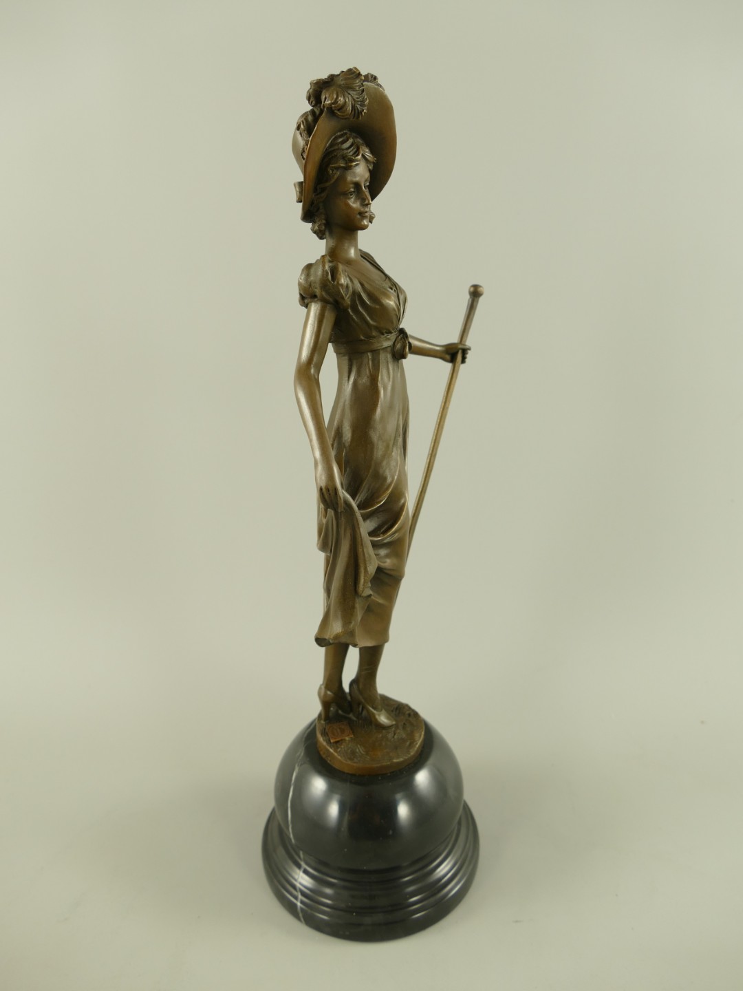 Figur Bronze Dame mit Spazierstock H.40cm