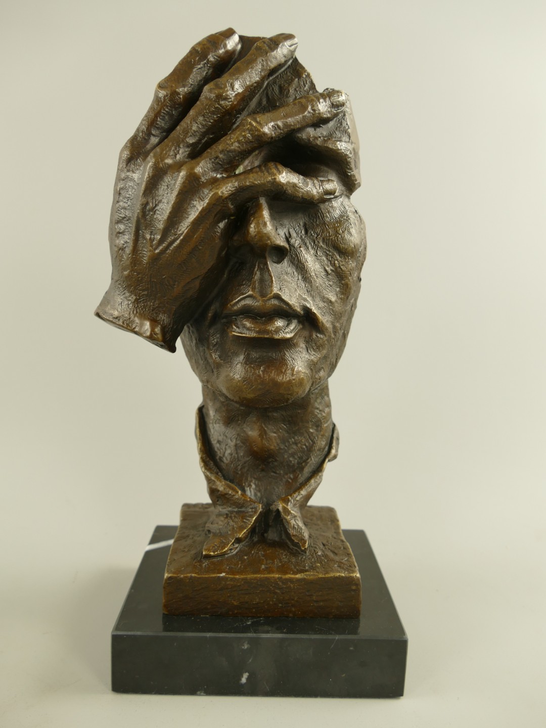 Figur Bronze Gesicht mit Hand H.30x13x11cm