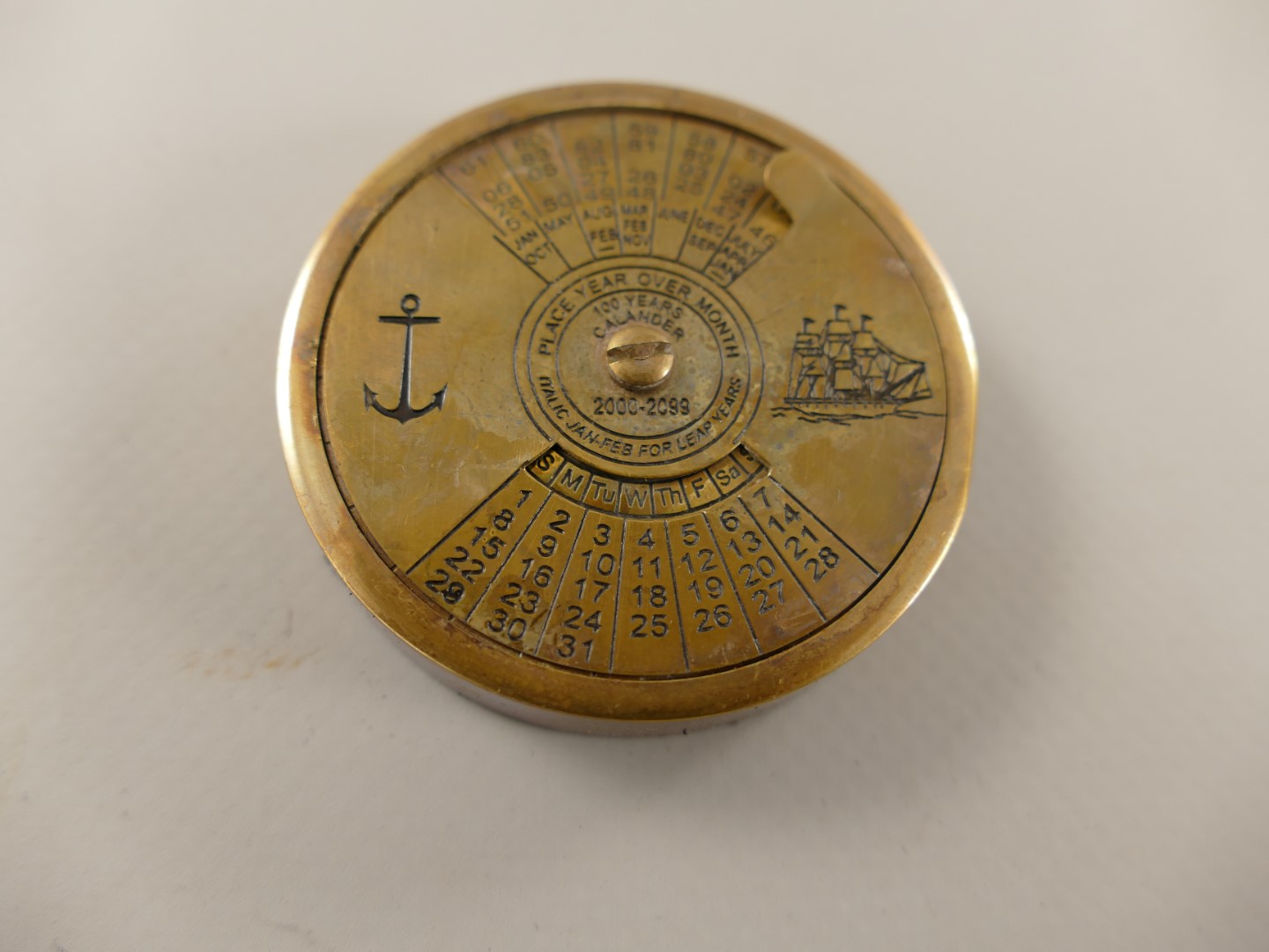 *ANG. KALENDER Messing brüniert D.9,5x1,5cm *ANG. KALENDER Messing brüniert D.9,5x1,5cm