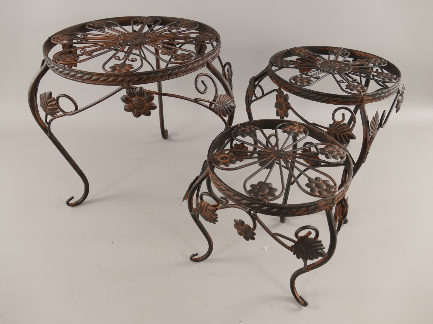 122305RBa Tisch Eisen rust. braun Set/3 H.23/28/32-D.22-36cm