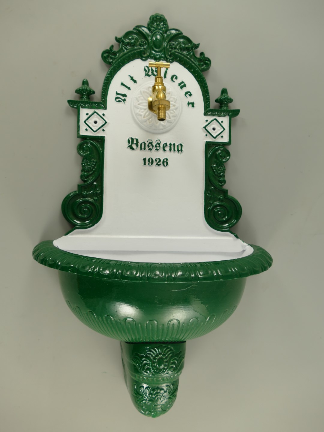 Wandbrunnen 1926 Alu Guß grün/weiß H.72cm Wandbrunnen 1926 Alu Guß grün/weiß H.72cm