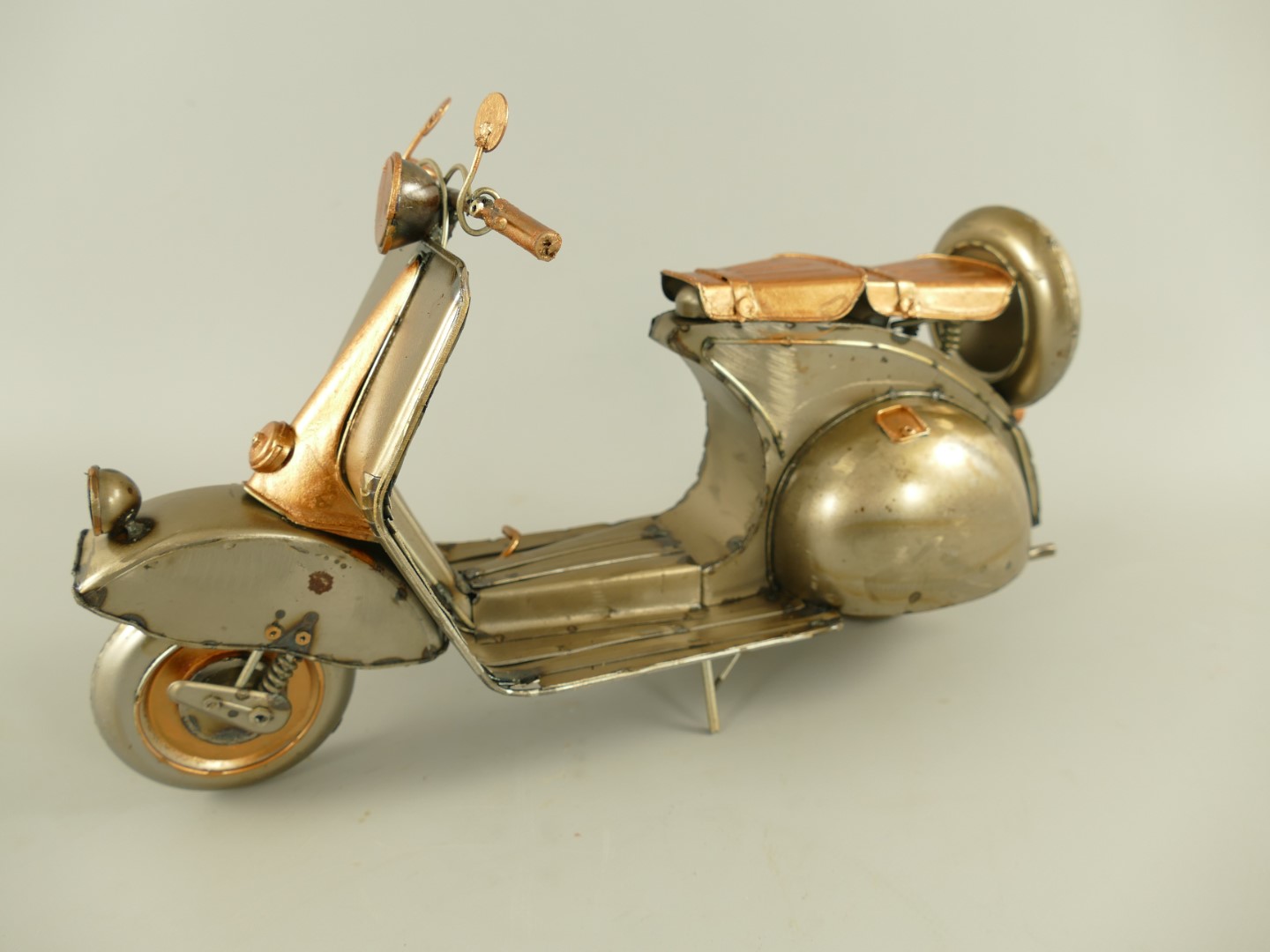 *ANG. Scooter Ant. Eisen metallic farbig L.33x20cm *ANG. Scooter Ant. Eisen metallic farbig L.33x20cm