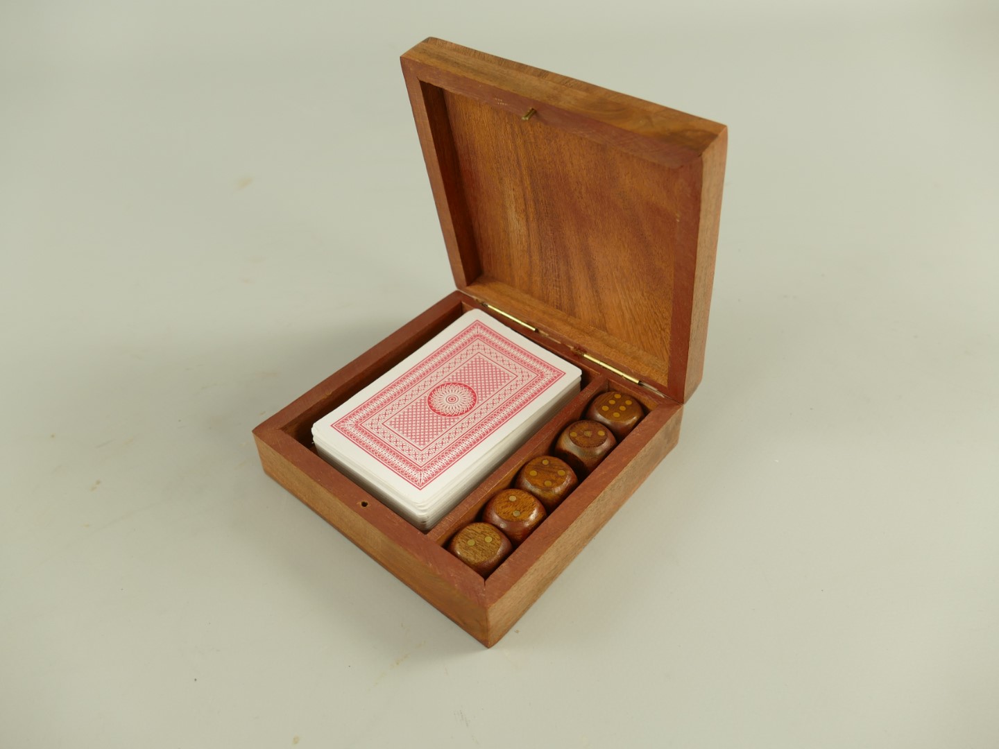 Spielkarten Holzbox mit Karten-Würfel(5x) L.11cm Spielkarten Holzbox mit Karten-Würfel(5x) L.11cm