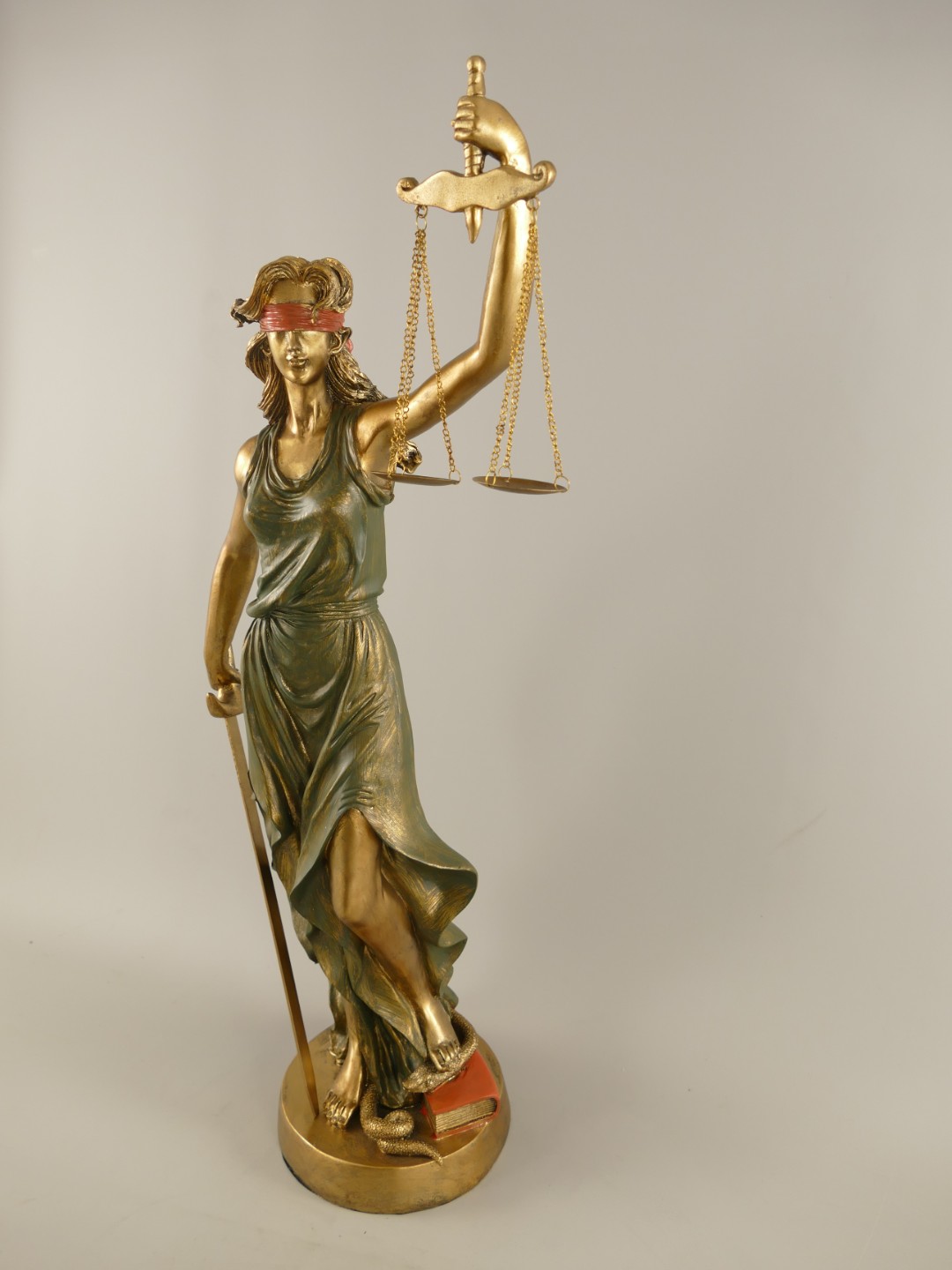 Justitia Polystein farbig H.82x36x21cm