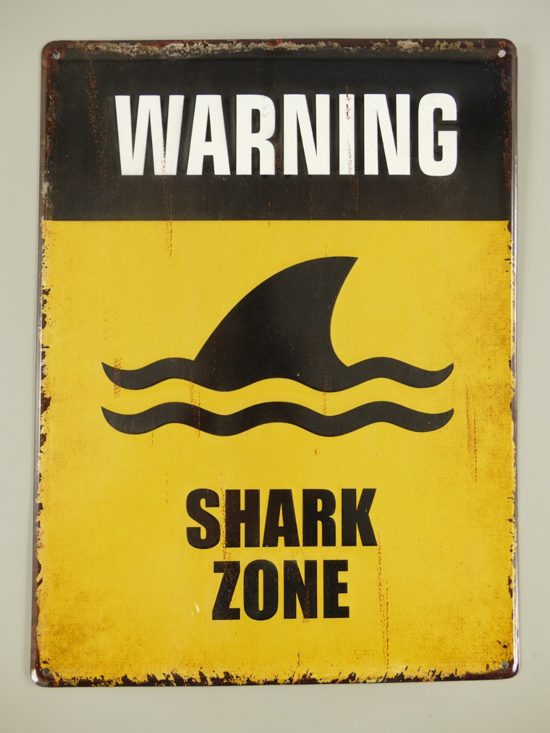 Wandschild(Gestanzt) Warming Shark Zone H.40x30cm Wandschild(Gestanzt) Warming Shark Zone H.40x30cm