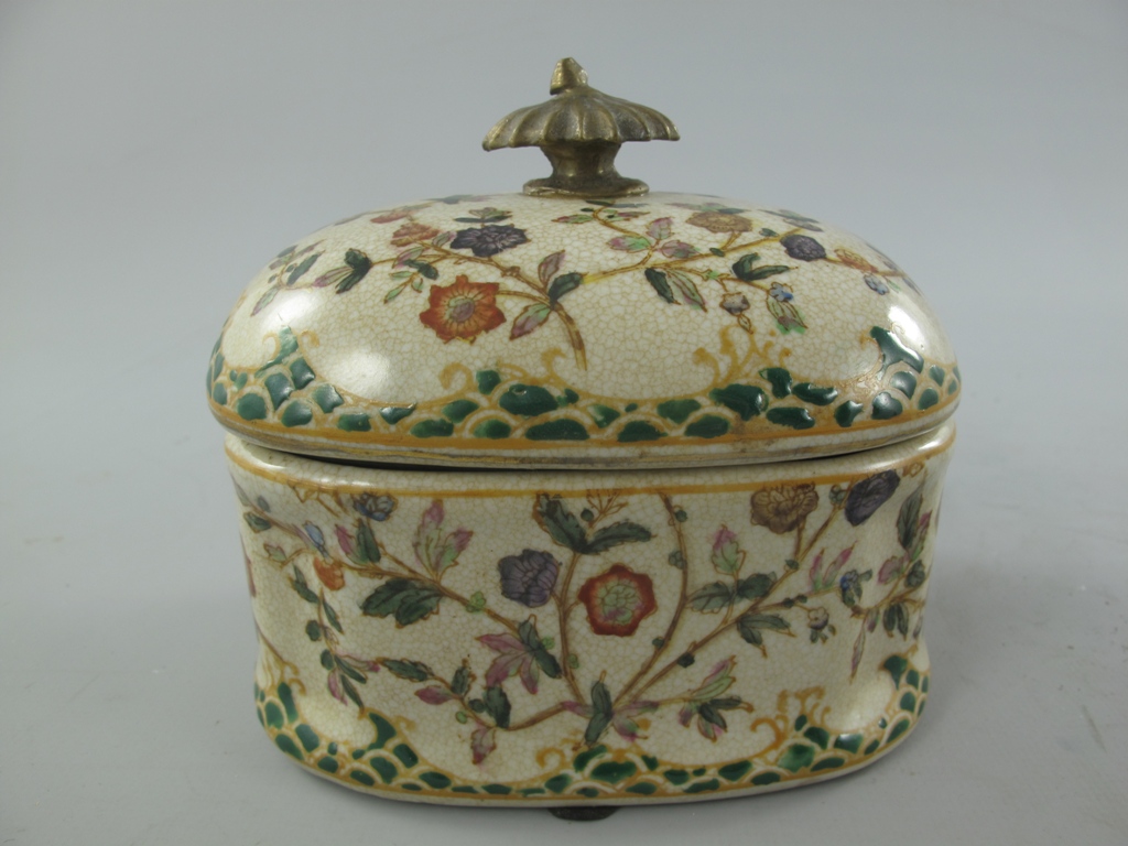 Porzellan/Messing Dose Gold/grün H.11x13cm Porzellan/Messing Dose Gold/grün H.11x13cm