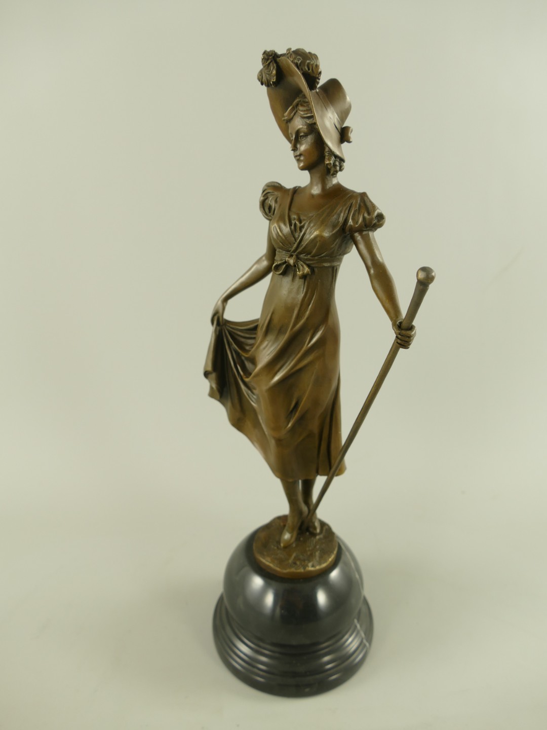 Figur Bronze Dame mit Spazierstock H.40cm