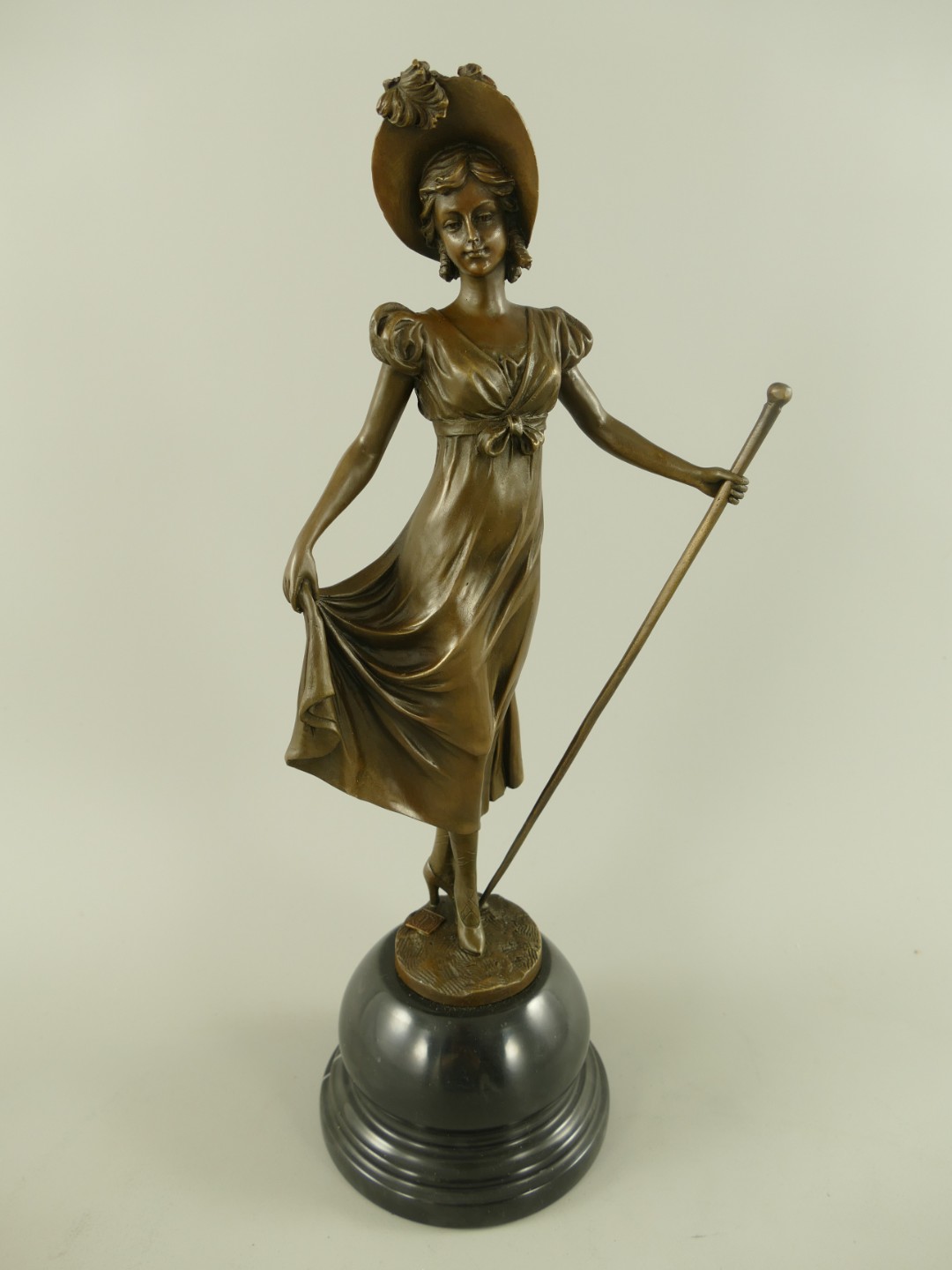 Figur Bronze Dame mit Spazierstock H.40cm