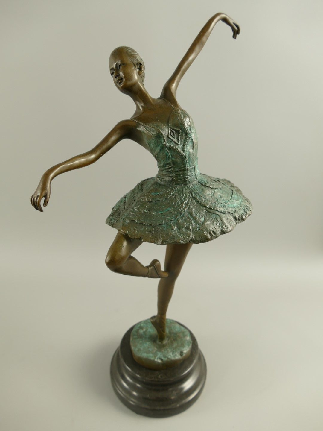bronze-figur-t-nzerin-h-42x25cm-122-667